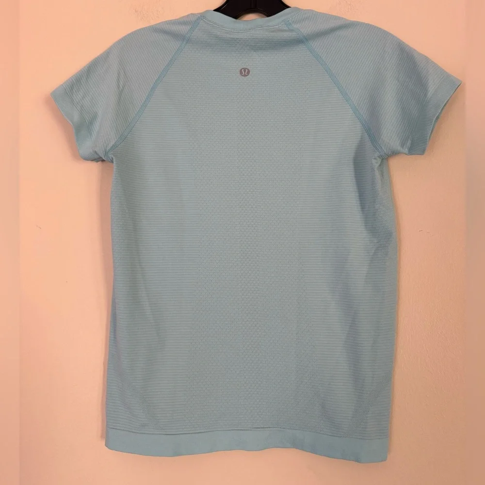 Lululemon Swiftly Tech Sky Blue Short Sleeve Tee shirt size 6 - Picture 3 of 5
